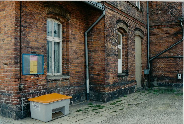 Alter Bahnsteig mit Bahnhofsstube 1997