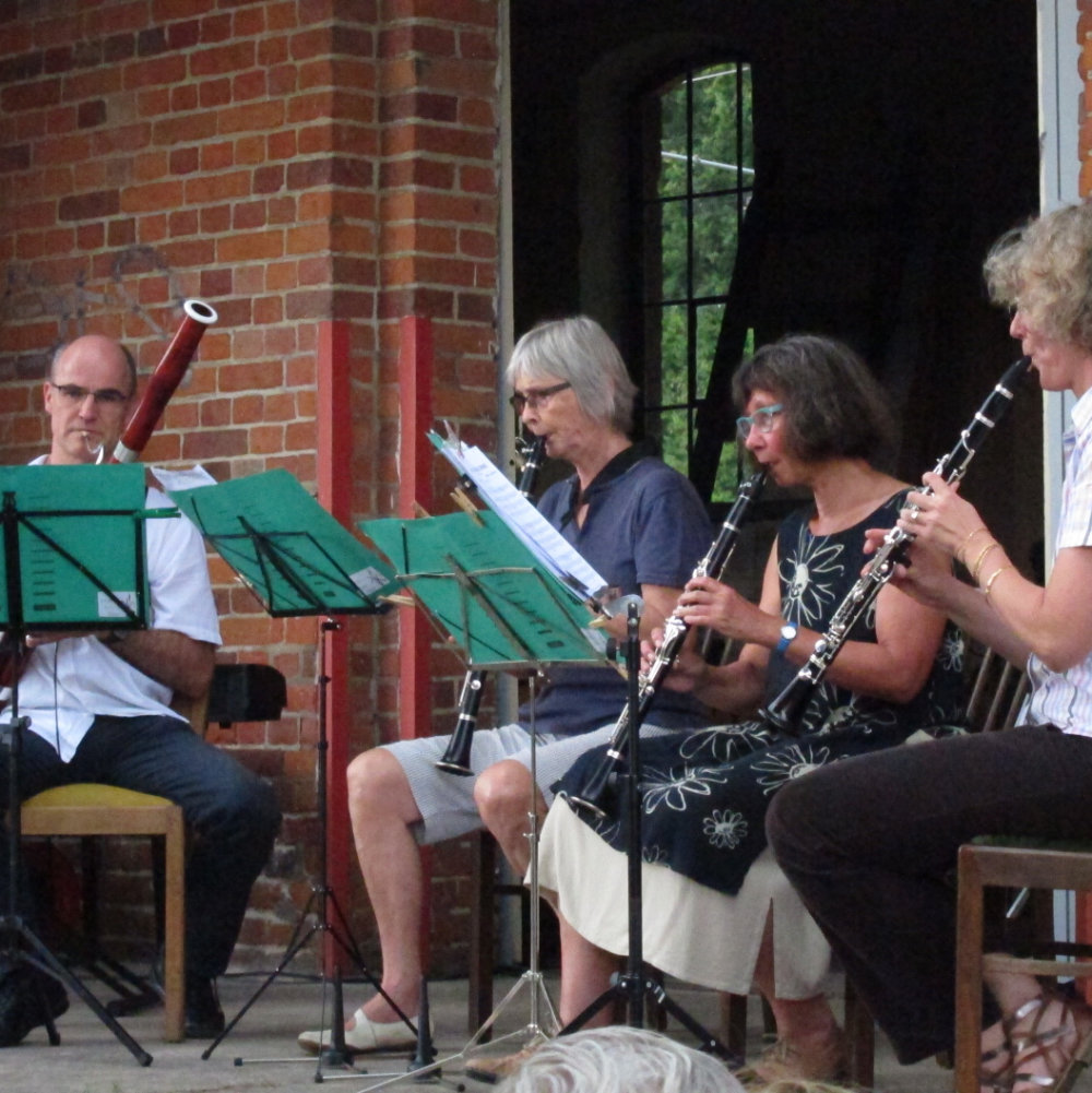 Kurkonzert der „Schilfrohrbläser“ auf der Bahnhofsrampe 2015