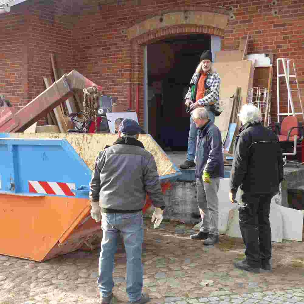 Aktive beim Renovieren