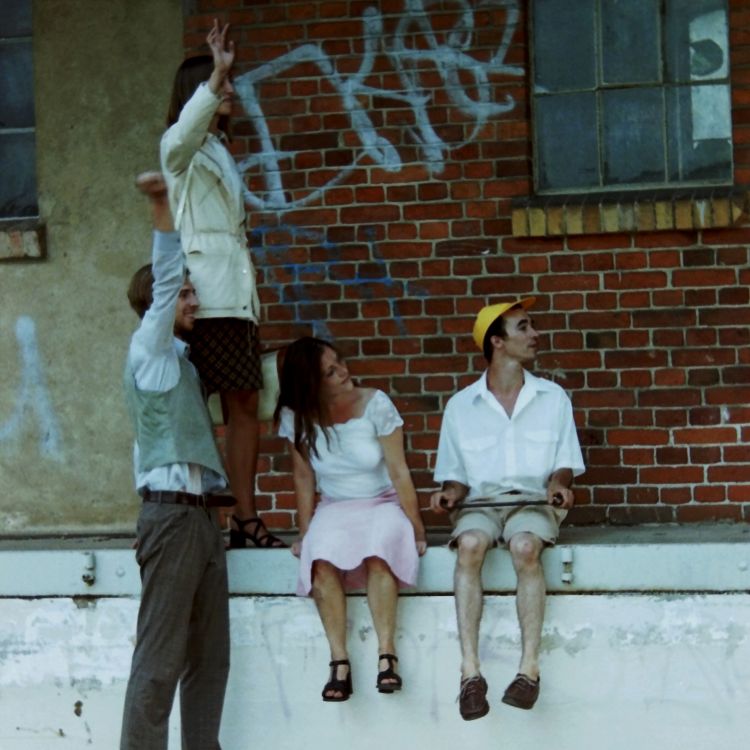 Die Theatergruppe MODERNE NERVEN gastiert 2007 auf dem Weg nach Kopenhagen für eine Woche im Bahnhof